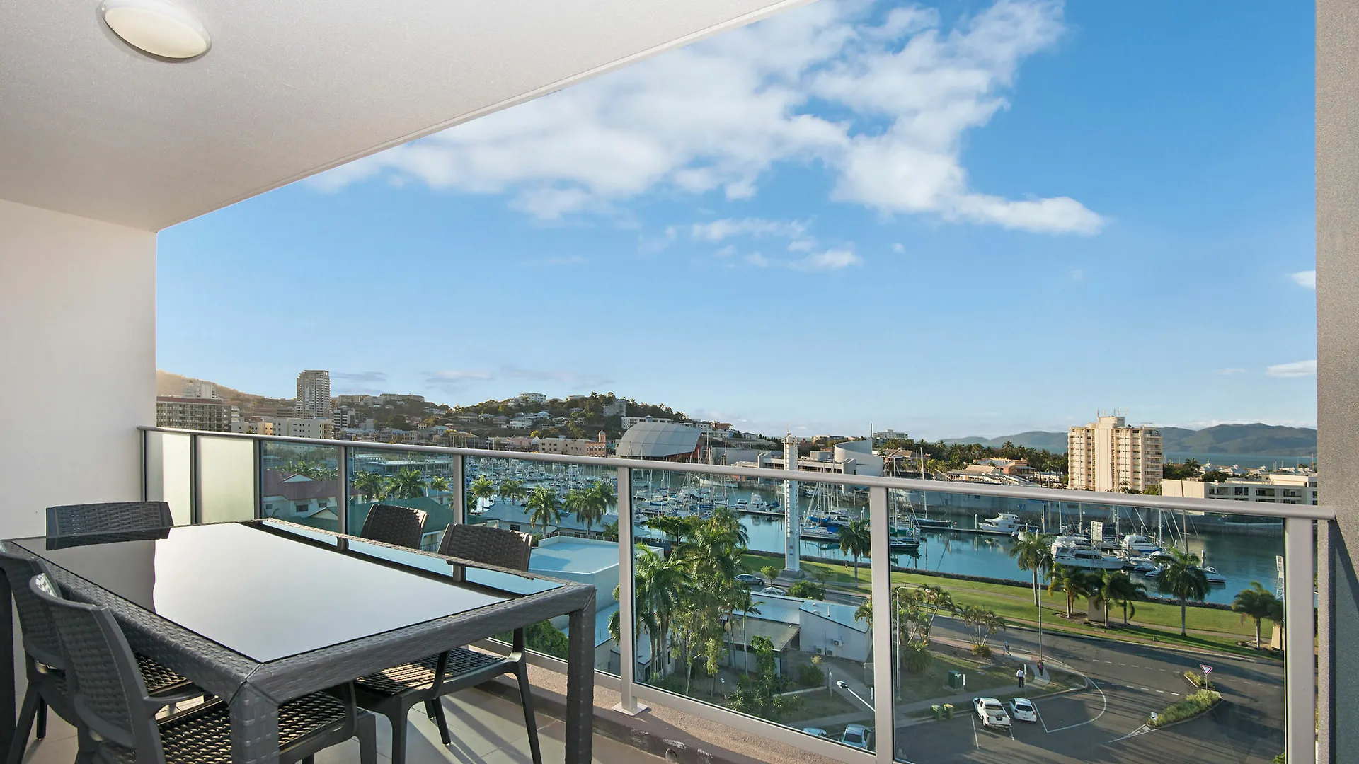Allure Hotel & Apartments Townsville 4*,
