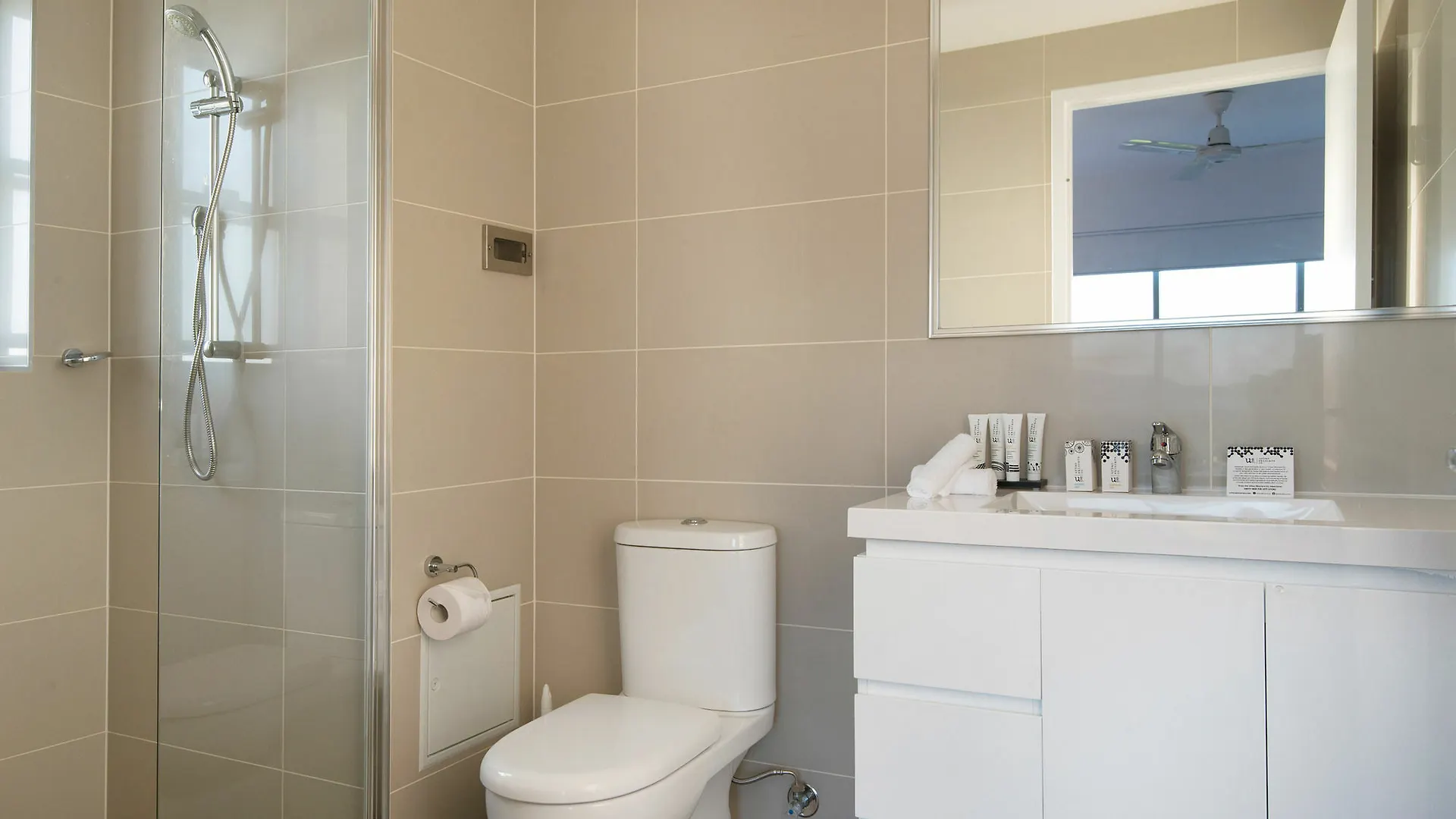 Allure Hotel & Apartments Townsville 4*,